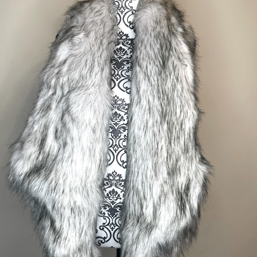 Fabulous Faux fur white and gray vest